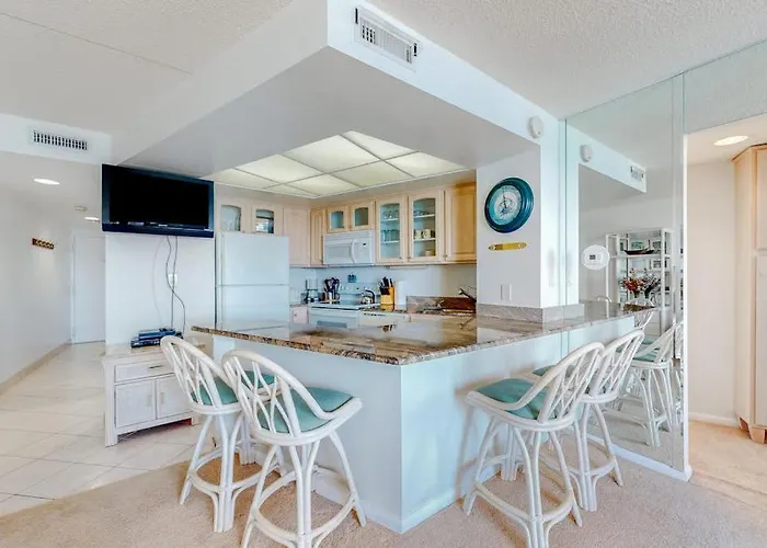Holiday home Oceanfront With Balcony Washer & Dryer Pools Gym & Bar