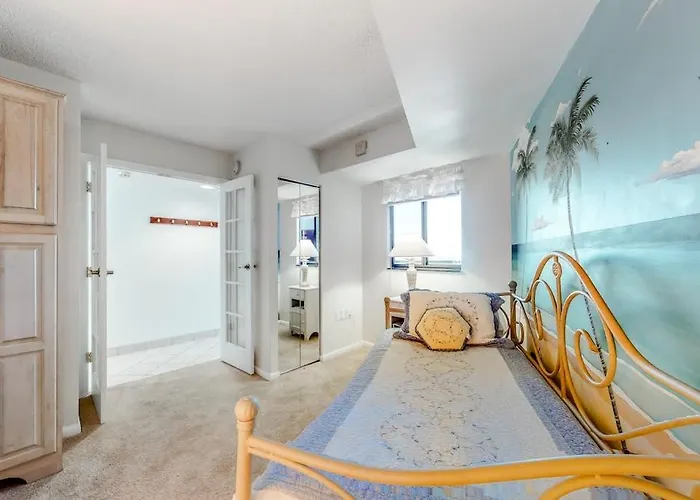 Holiday home Oceanfront With Balcony Washer & Dryer Pools Gym & Bar